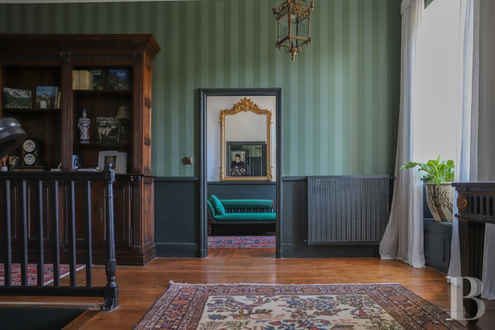 An 18th century chateau surrounded by trees and hills in the Lot valley - photo  n°17